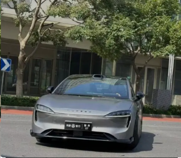 华为与奇瑞联合推出全新电动轿车，智界S7实车独家揭秘，或将于9月25日亮相